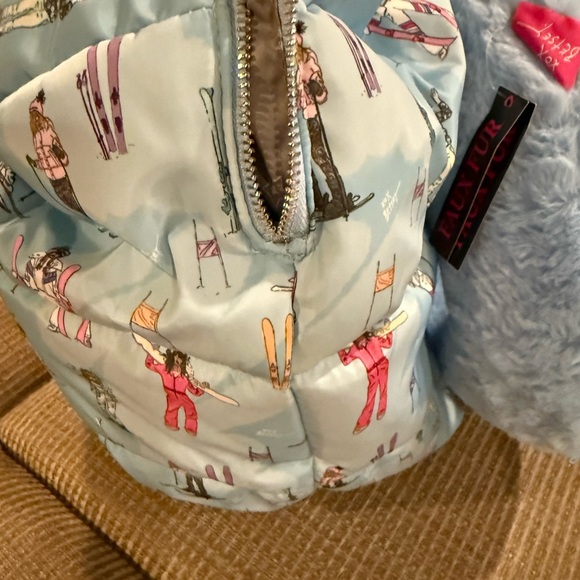 Betsey Johnson ski tote purse with neck pillow (new with tag) - Picture 5 of 6